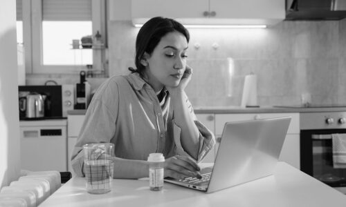 Direct-to-Patient (DtP) clinical trial solutions. Patient with medication at home